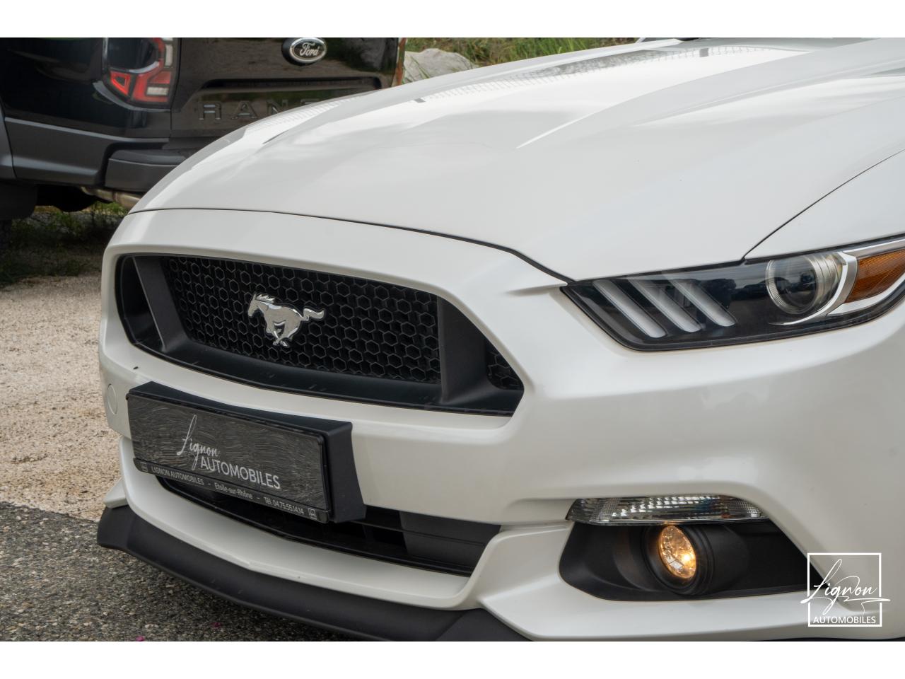 Photo FORD MUSTANG Cabriolet 5.0 V8 - 421 - BVA  GT - Echappement à Clapets - 1er main - à partir de 601 euros
