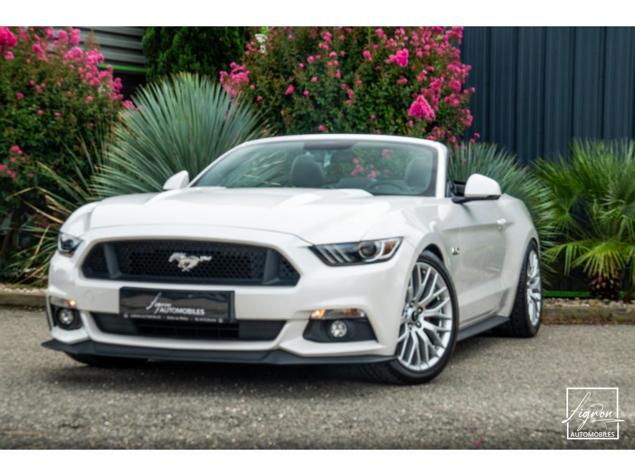 Photo FORD MUSTANG Cabriolet 5.0 V8 - 421 - BVA  GT - Echappement à Clapets - 1er main - à partir de 601 euros