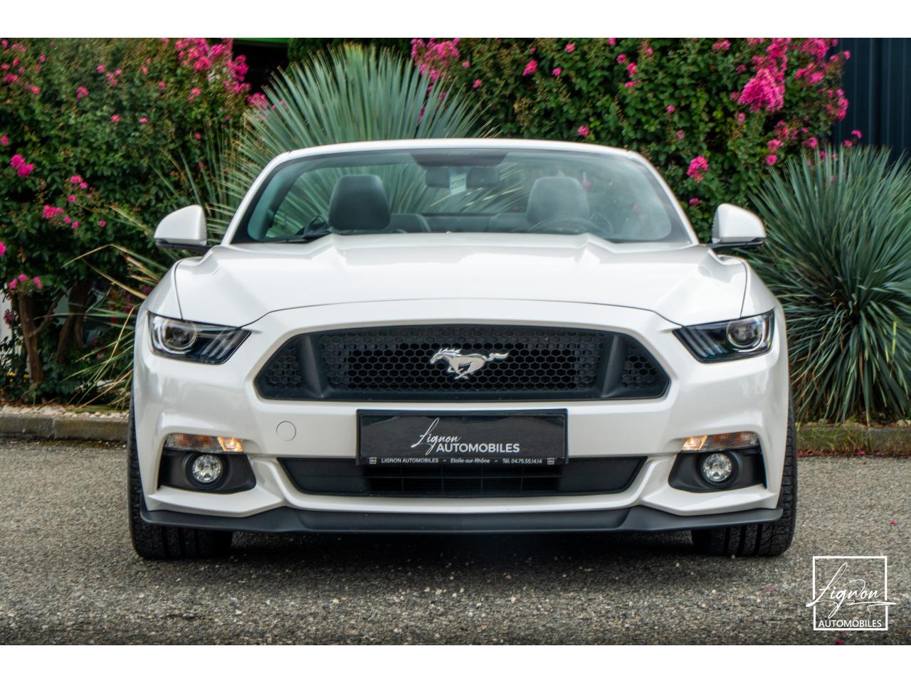 Photo FORD MUSTANG Cabriolet 5.0 V8 - 421 - BVA  GT - Echappement à Clapets - 1er main - à partir de 601 euros