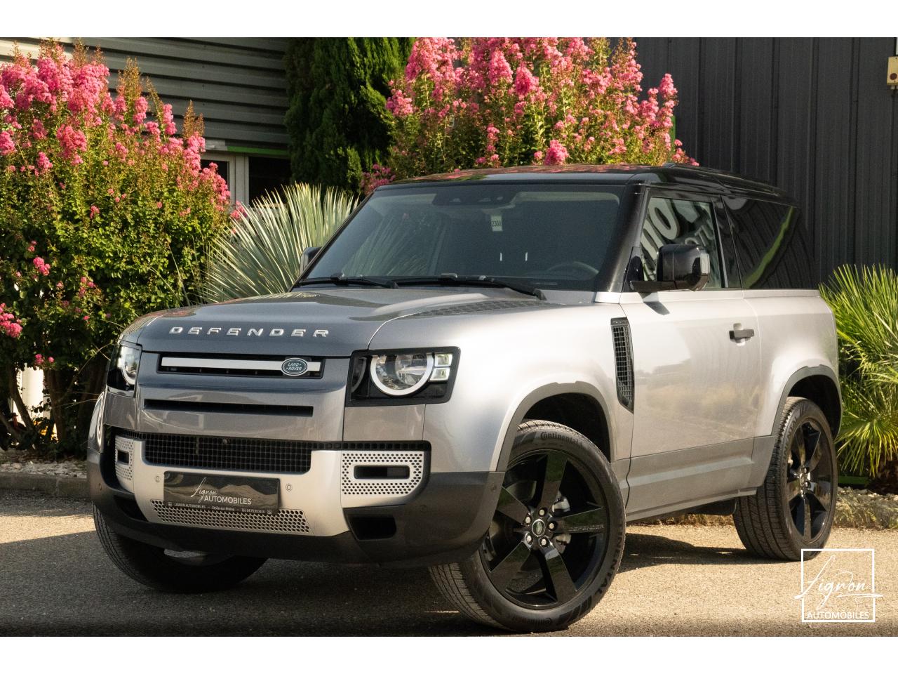 2300 LAND ROVER DEFENDER 90 3.0 D200 MHEV – BVA  Hard Top 3 Places – à partir de 445 euros