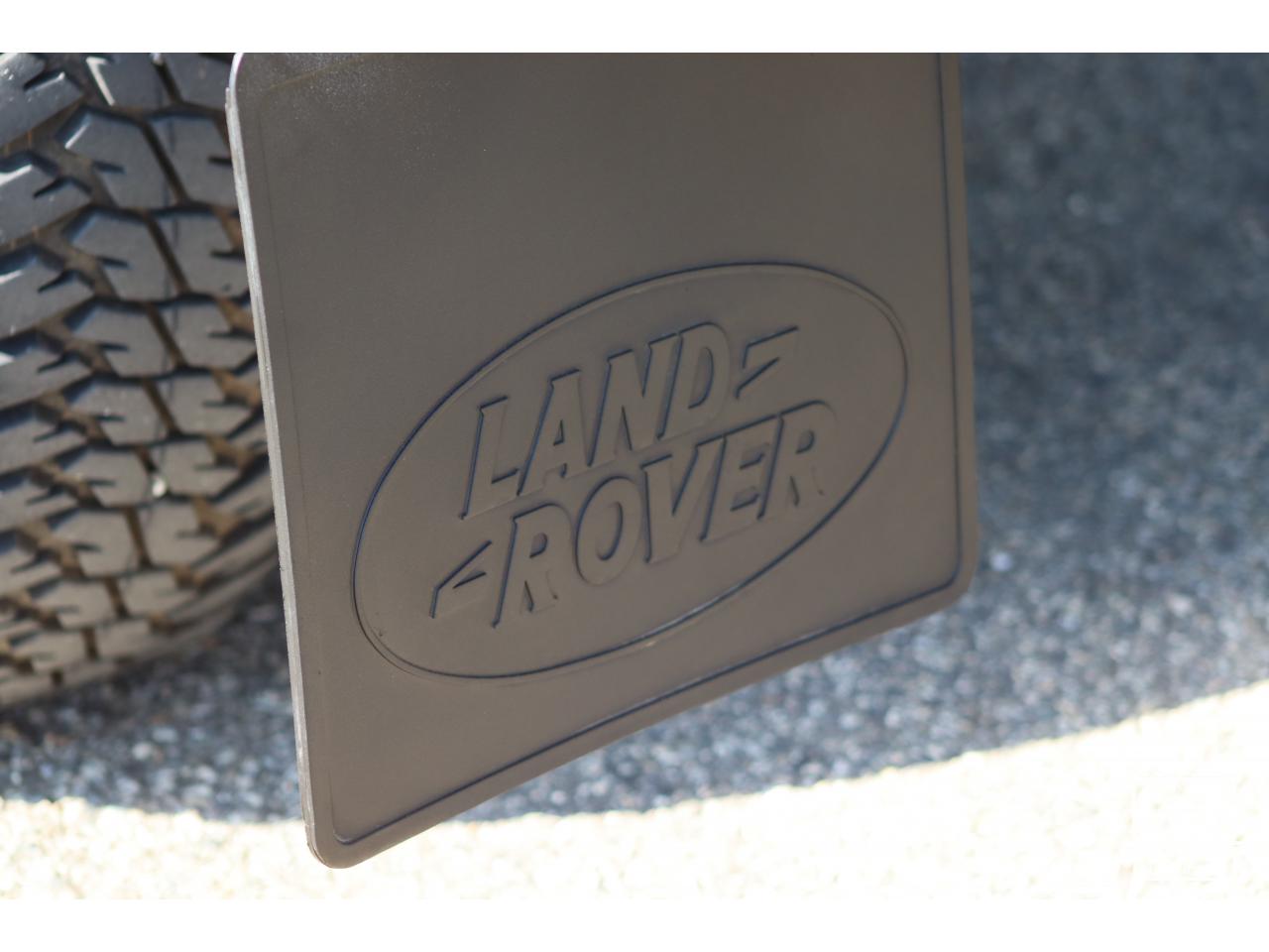 Photo LAND ROVER DEFENDER 110 2.2 Td4 SW 5 places 'S' Noir Santorini
