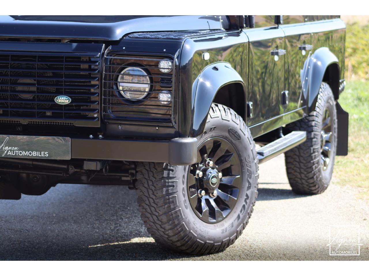Photo LAND ROVER DEFENDER 110 2.2 Td4 SW 5 places 'S' Noir Santorini