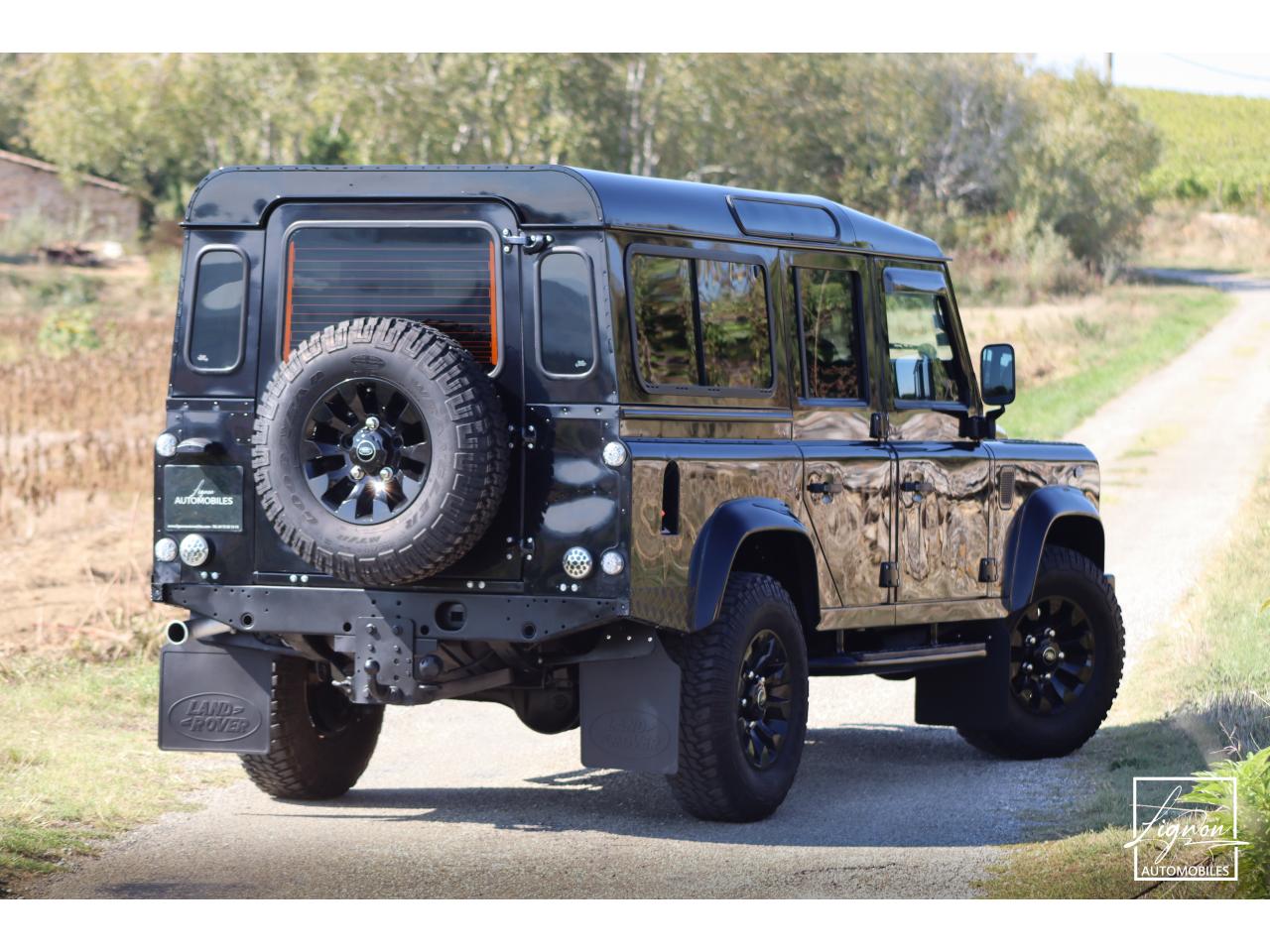 Photo LAND ROVER DEFENDER 110 2.2 Td4 SW 5 places 'S' Noir Santorini