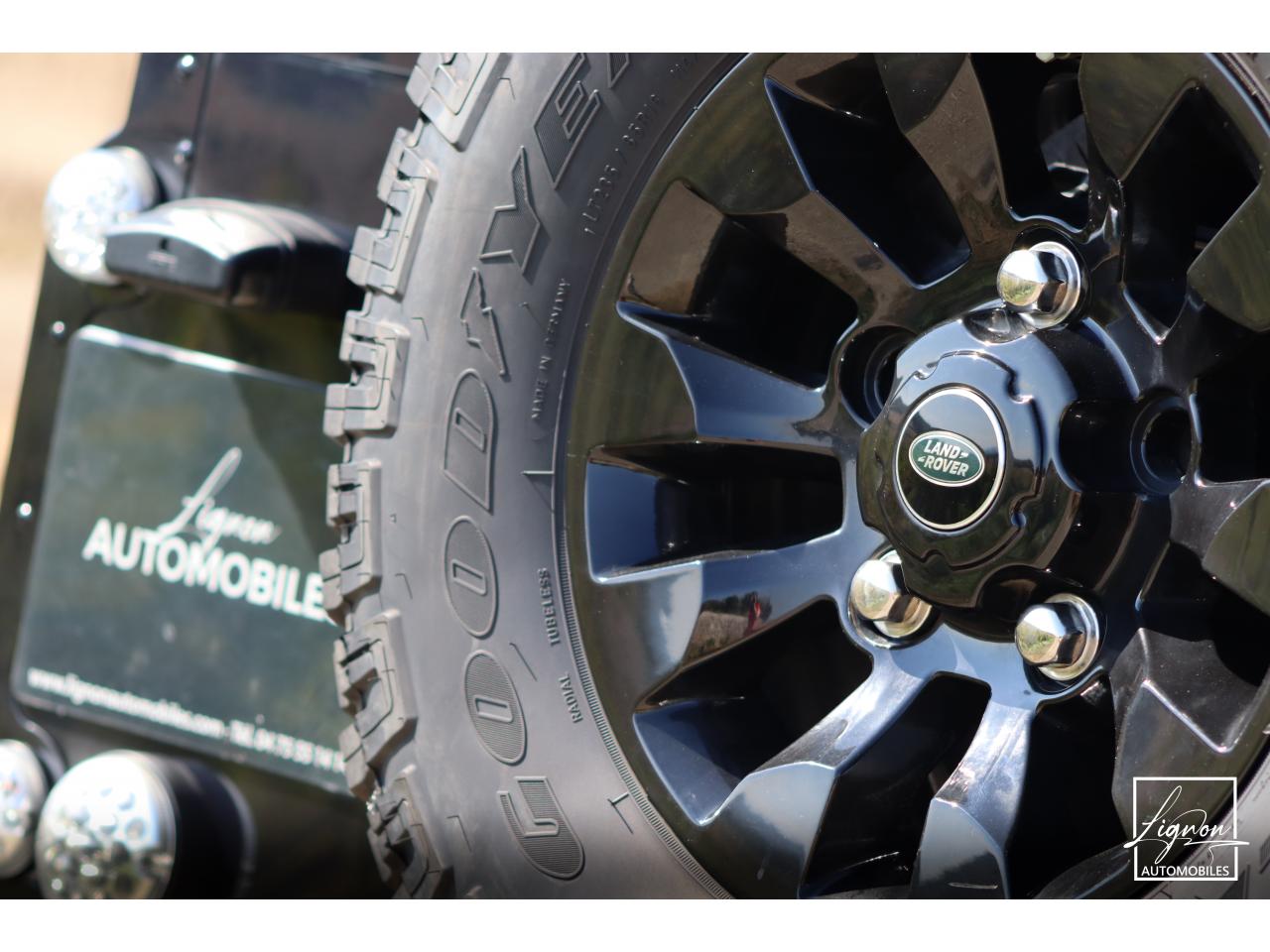 Photo LAND ROVER DEFENDER 110 2.2 Td4 SW 5 places 'S' Noir Santorini