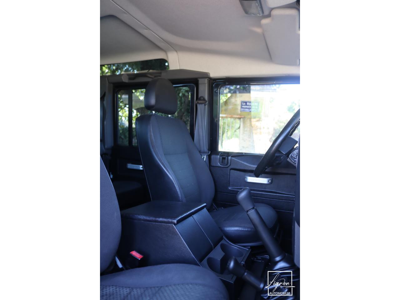 Photo LAND ROVER DEFENDER 110 2.2 Td4 SW 5 places 'S' Noir Santorini