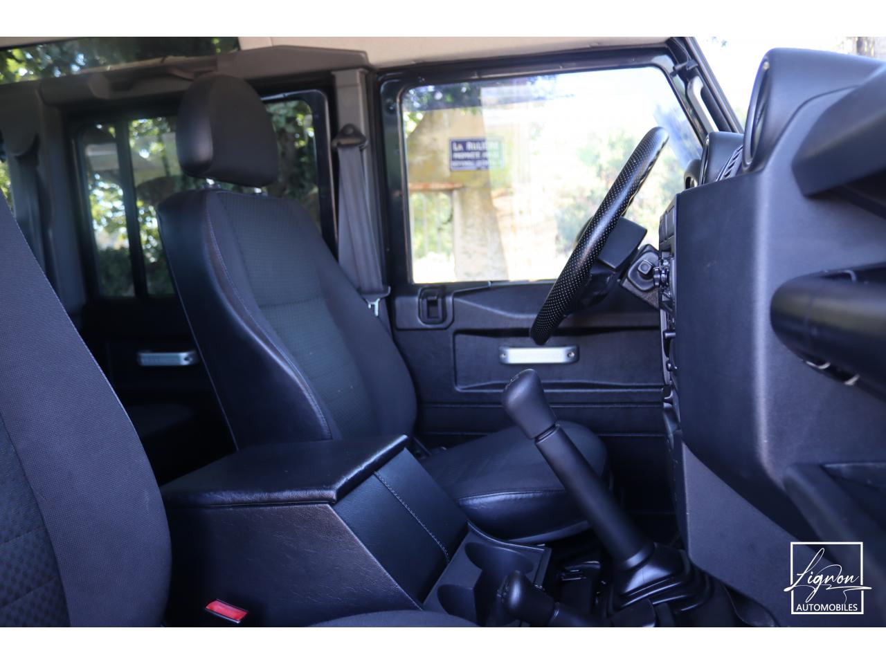 Photo LAND ROVER DEFENDER 110 2.2 Td4 SW 5 places 'S' Noir Santorini