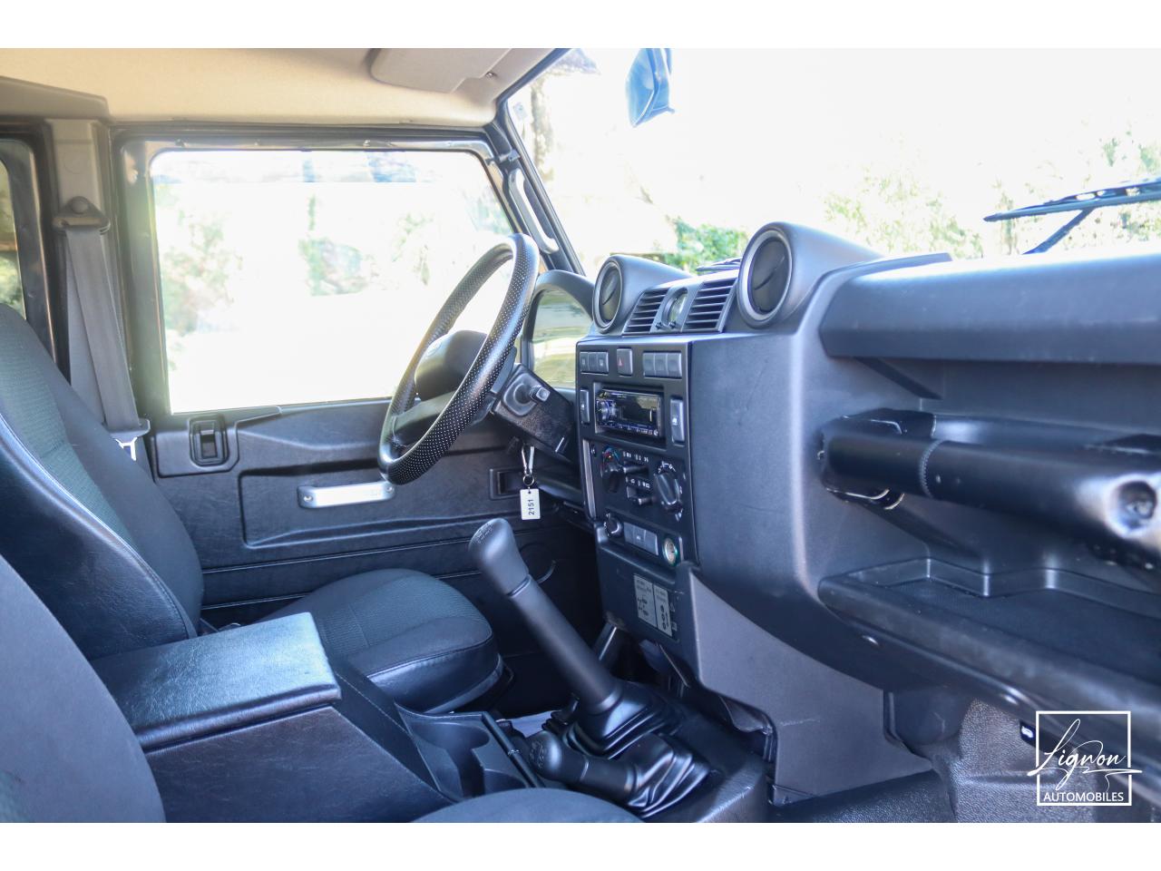 Photo LAND ROVER DEFENDER 110 2.2 Td4 SW 5 places 'S' Noir Santorini