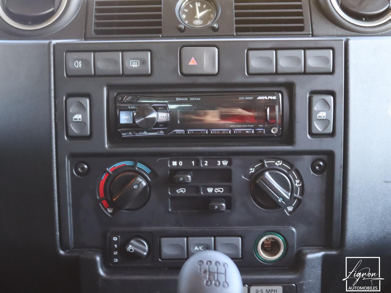 Photo LAND ROVER DEFENDER 110 2.2 Td4 SW 5 places 'S' Noir Santorini
