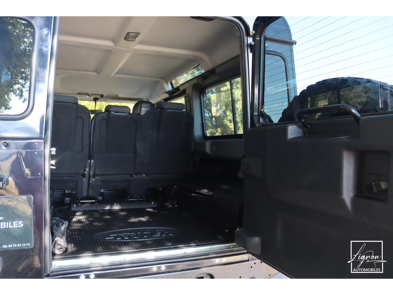 Photo LAND ROVER DEFENDER 110 2.2 Td4 SW 5 places 'S' Noir Santorini