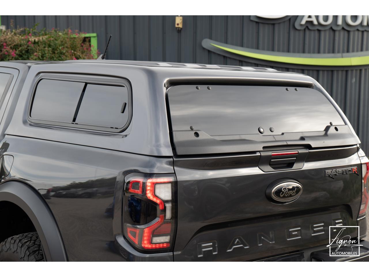 Photo FORD RANGER Raptor 3.0 V6 EcoBoost - 292 - BVA S&S e-AWD Double Cabine avec Hard Top - à partir de 530 euros