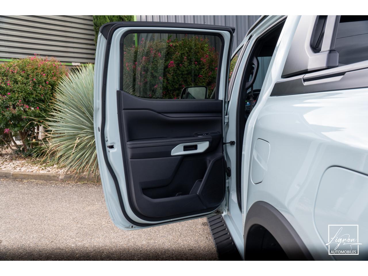 Photo FORD RANGER Stormtrak 2.3 EcoBoost GTDi PHEV - 281 - BVA e-AWD  2025 Double Cabine - TVA Apparente