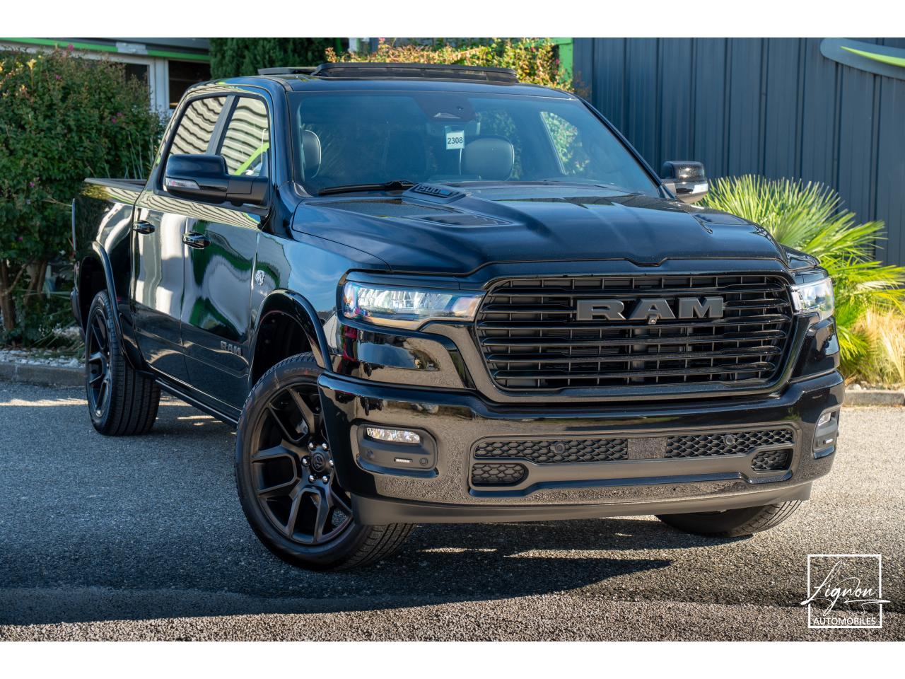 Photo DODGE RAM 1500 Laramie Night Edition Crewcab 5.7 V8 400 CH eTORQUE