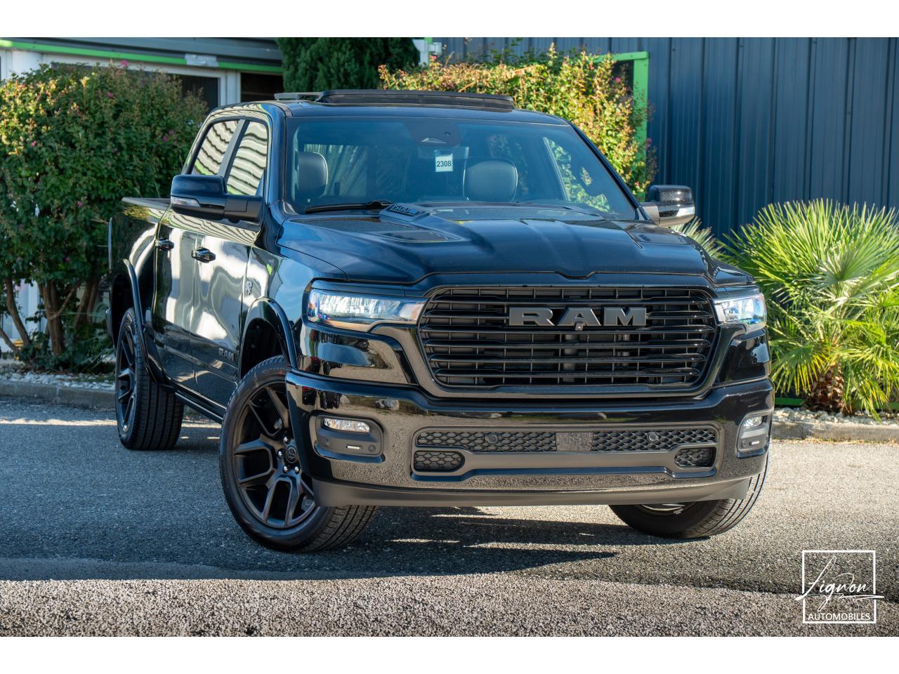 Photo DODGE RAM 1500 Laramie Night Edition Crewcab 5.7 V8 400 CH eTORQUE