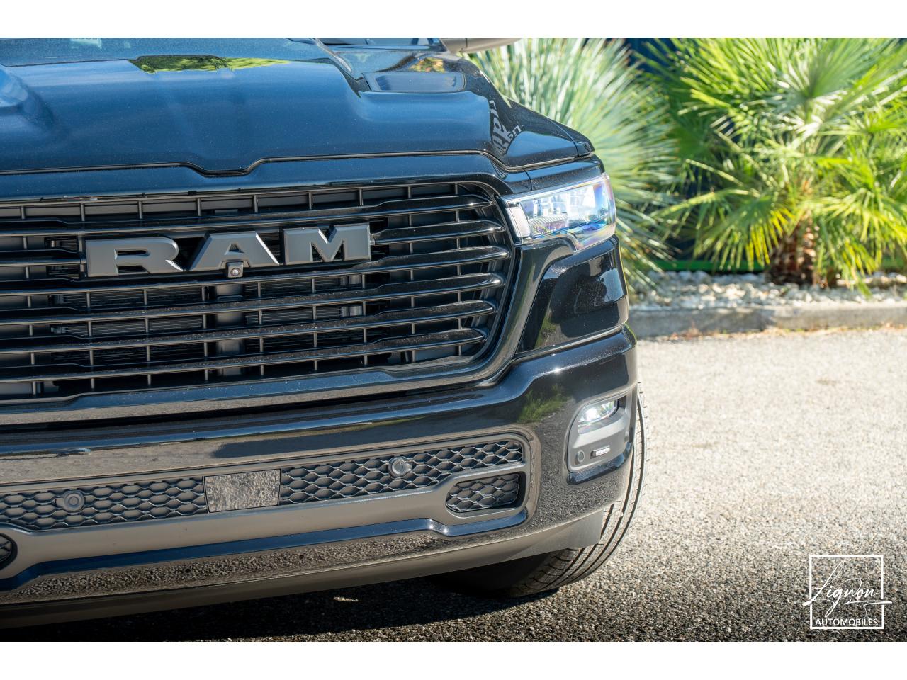 Photo DODGE RAM 1500 Laramie Night Edition Crewcab 5.7 V8 400 CH eTORQUE