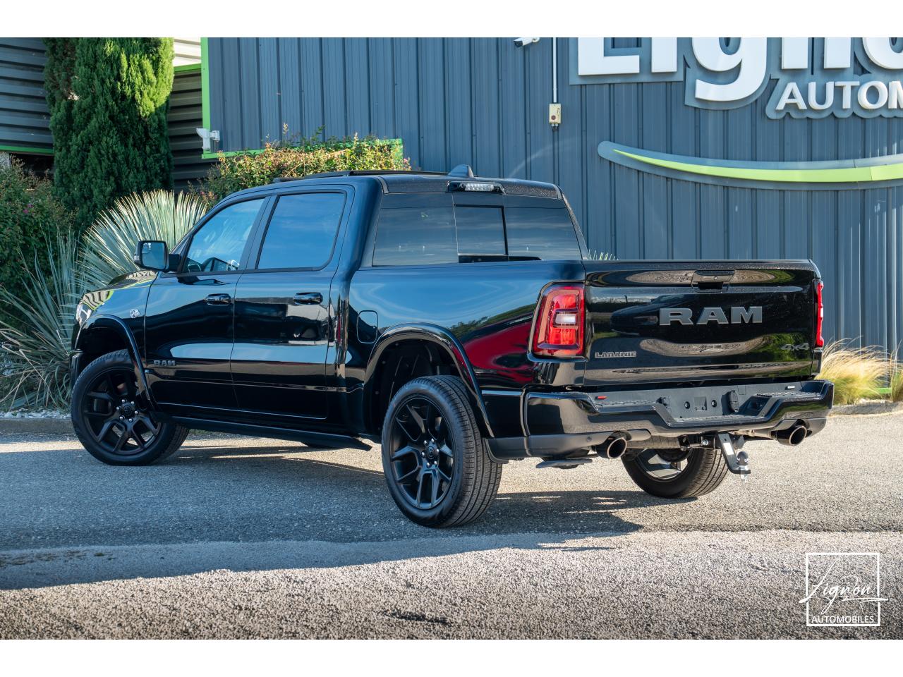 Photo DODGE RAM 1500 Laramie Night Edition Crewcab 5.7 V8 400 CH eTORQUE