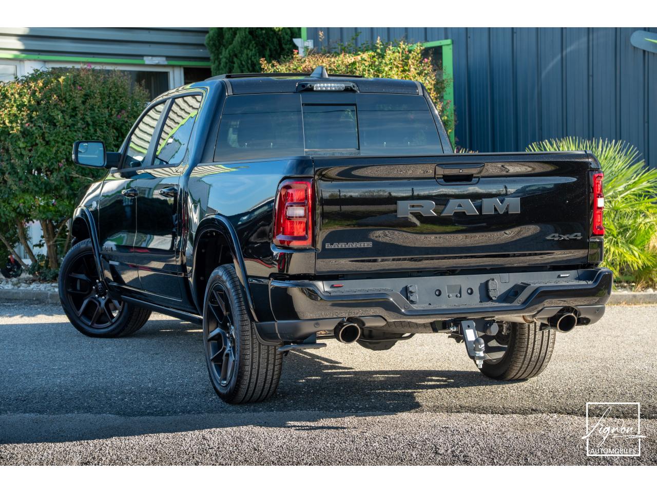 Photo DODGE RAM 1500 Laramie Night Edition Crewcab 5.7 V8 400 CH eTORQUE