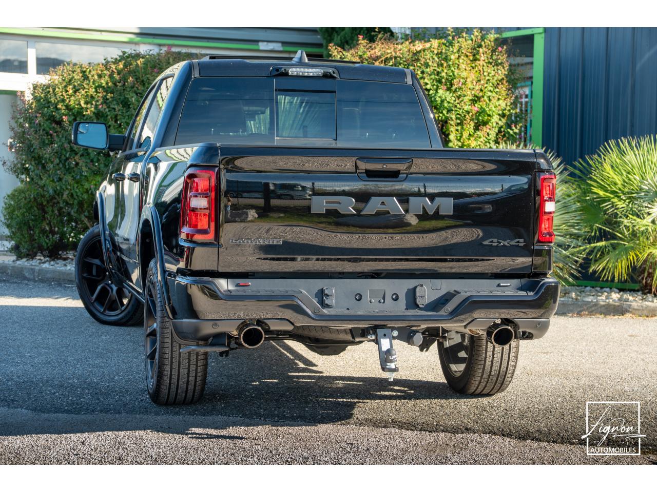 Photo DODGE RAM 1500 Laramie Night Edition Crewcab 5.7 V8 400 CH eTORQUE