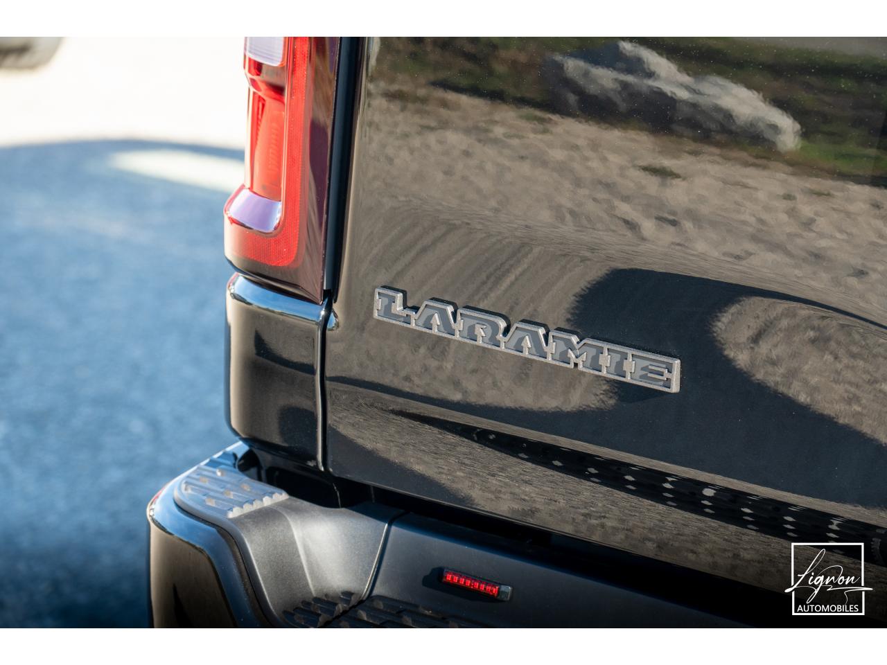 Photo DODGE RAM 1500 Laramie Night Edition Crewcab 5.7 V8 400 CH eTORQUE