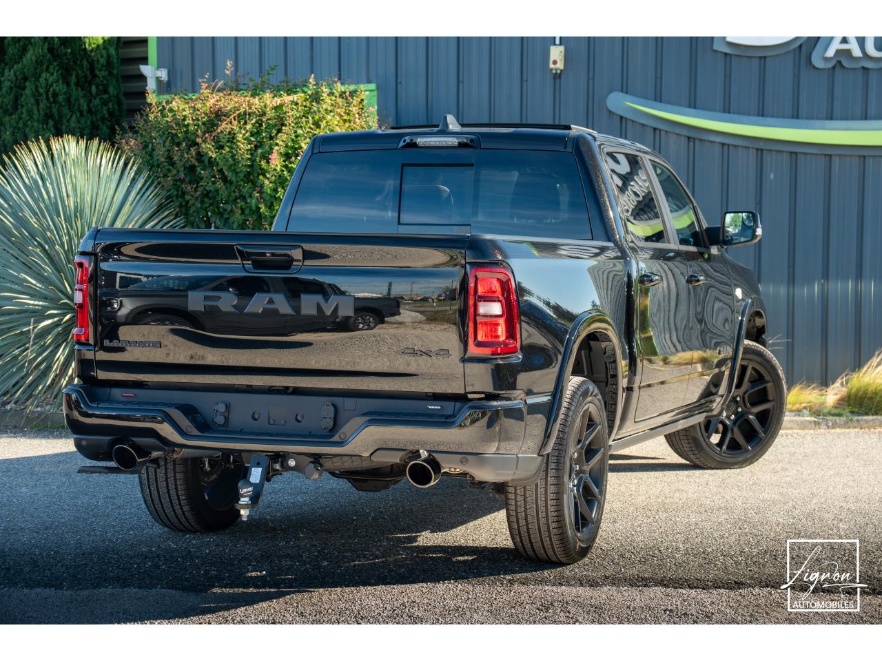 Photo DODGE RAM 1500 Laramie Night Edition Crewcab 5.7 V8 400 CH eTORQUE