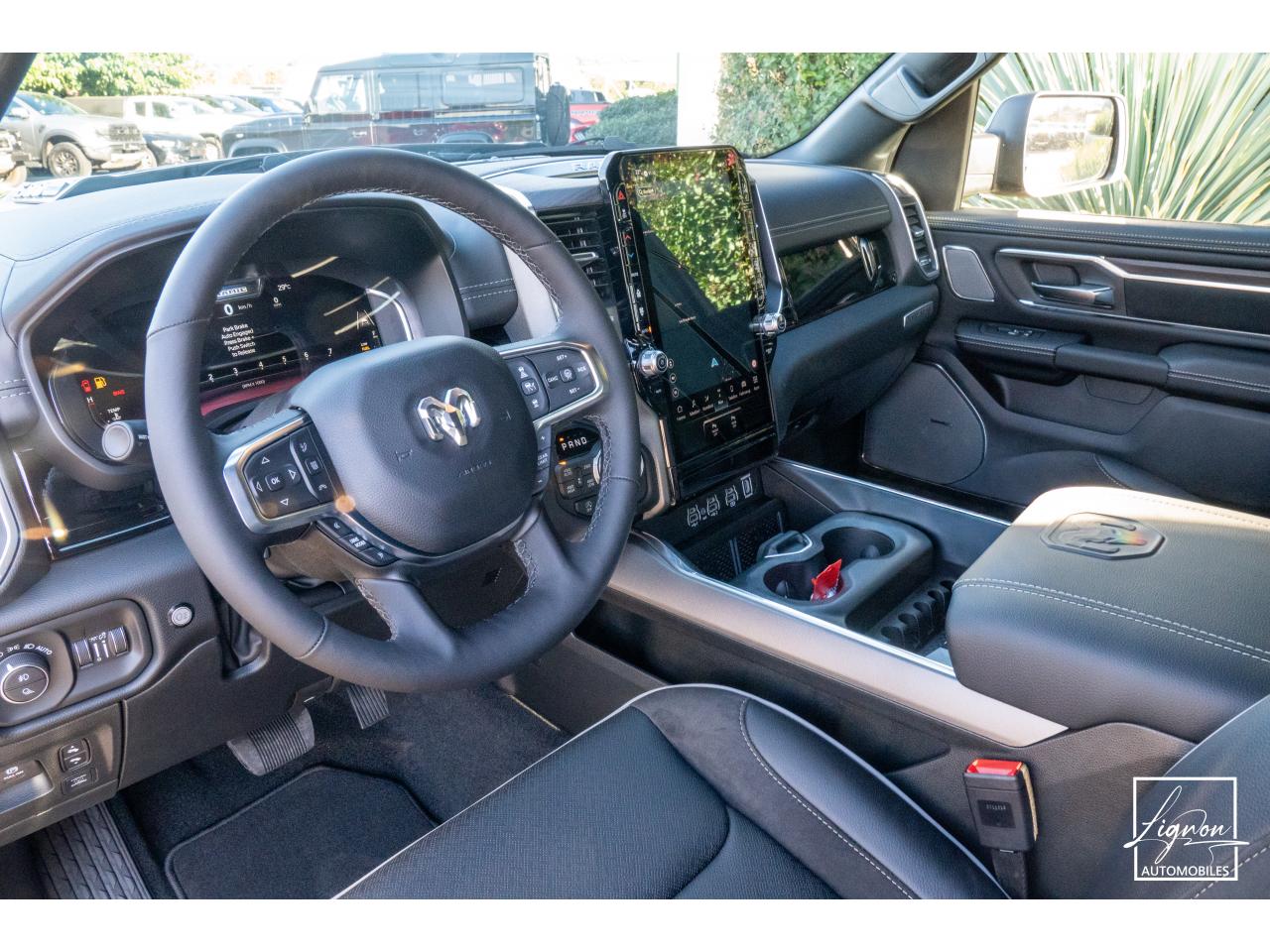 Photo DODGE RAM 1500 Laramie Night Edition Crewcab 5.7 V8 400 CH eTORQUE