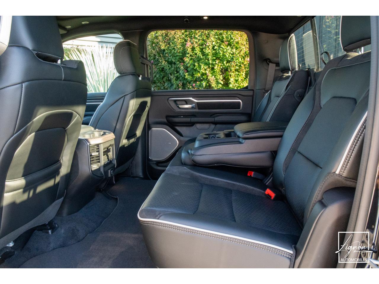 Photo DODGE RAM 1500 Laramie Night Edition Crewcab 5.7 V8 400 CH eTORQUE