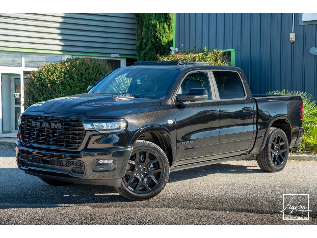 DODGE RAM 1500 Laramie Night Edition Crewcab 5.7 V8 400 CH eTORQUE