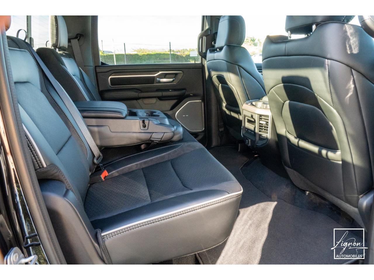 Photo DODGE RAM 1500 Laramie Night Edition Crewcab 5.7 V8 400 CH eTORQUE