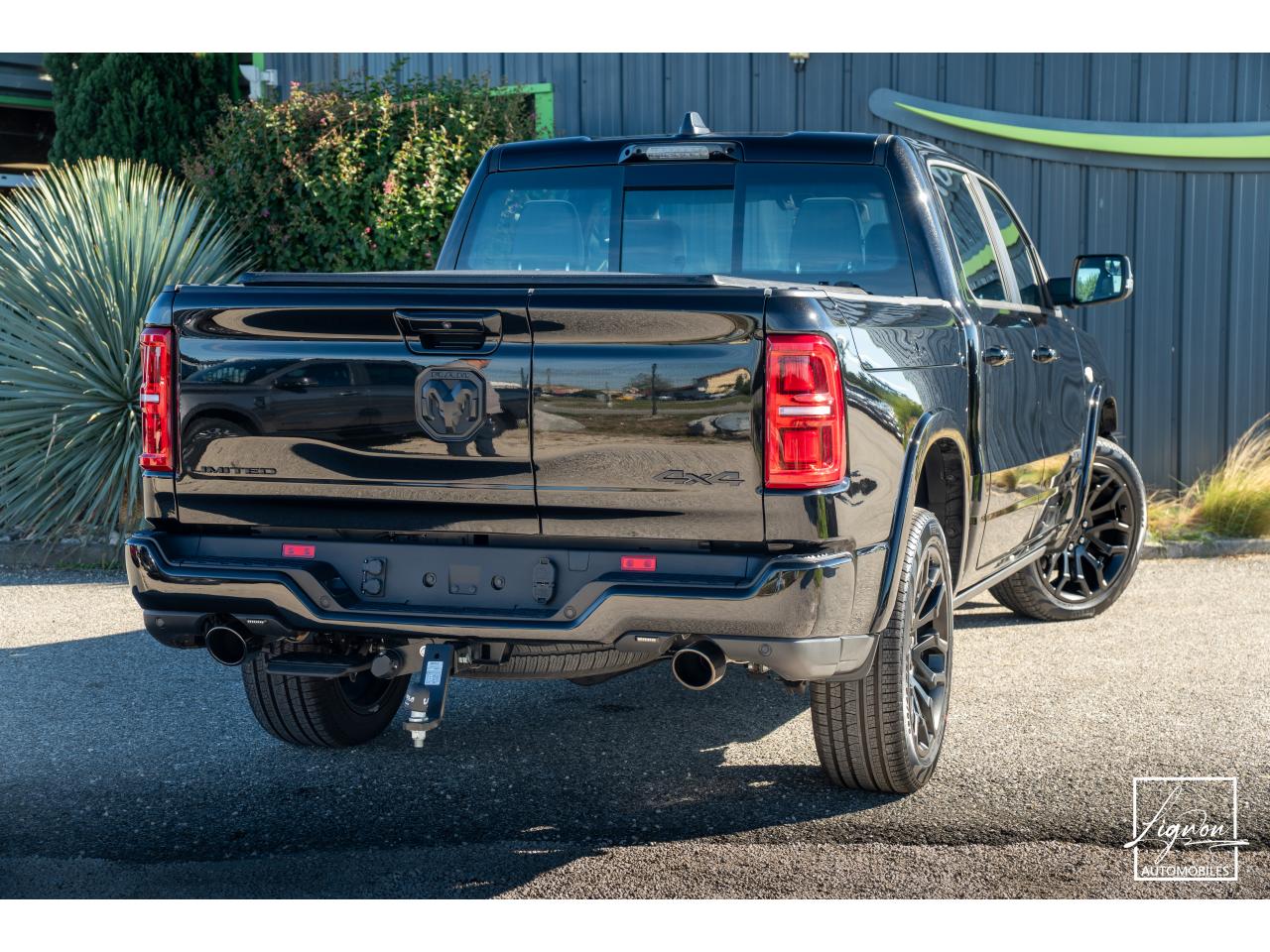 Photo DODGE RAM 1500 CREW LIMITED NIGHT EDITION RAMBOX HAYON MULTI 5.7 V8 400 CH eTORQUE