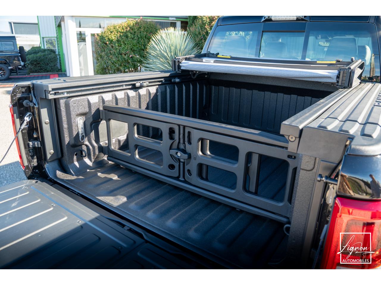 Photo DODGE RAM 1500 CREW LIMITED NIGHT EDITION RAMBOX HAYON MULTI 5.7 V8 400 CH eTORQUE