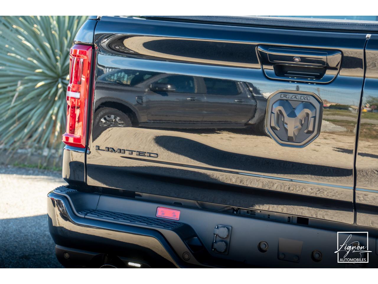 Photo DODGE RAM 1500 CREW LIMITED NIGHT EDITION RAMBOX HAYON MULTI 5.7 V8 400 CH eTORQUE
