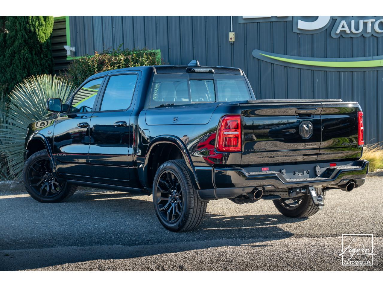 Photo DODGE RAM 1500 CREW LIMITED NIGHT EDITION RAMBOX HAYON MULTI 5.7 V8 400 CH eTORQUE