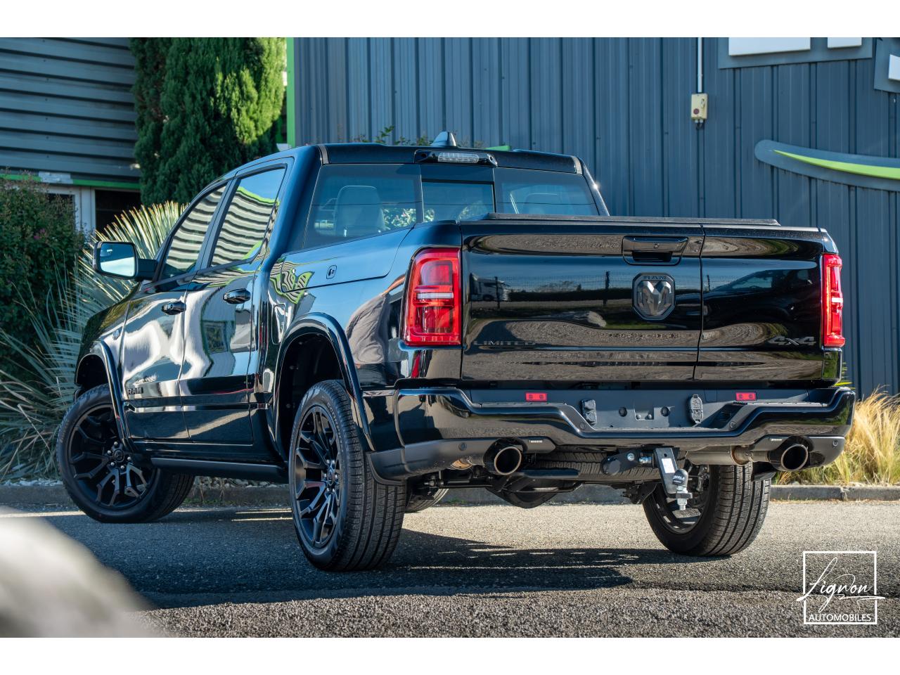 Photo DODGE RAM 1500 CREW LIMITED NIGHT EDITION RAMBOX HAYON MULTI 5.7 V8 400 CH eTORQUE