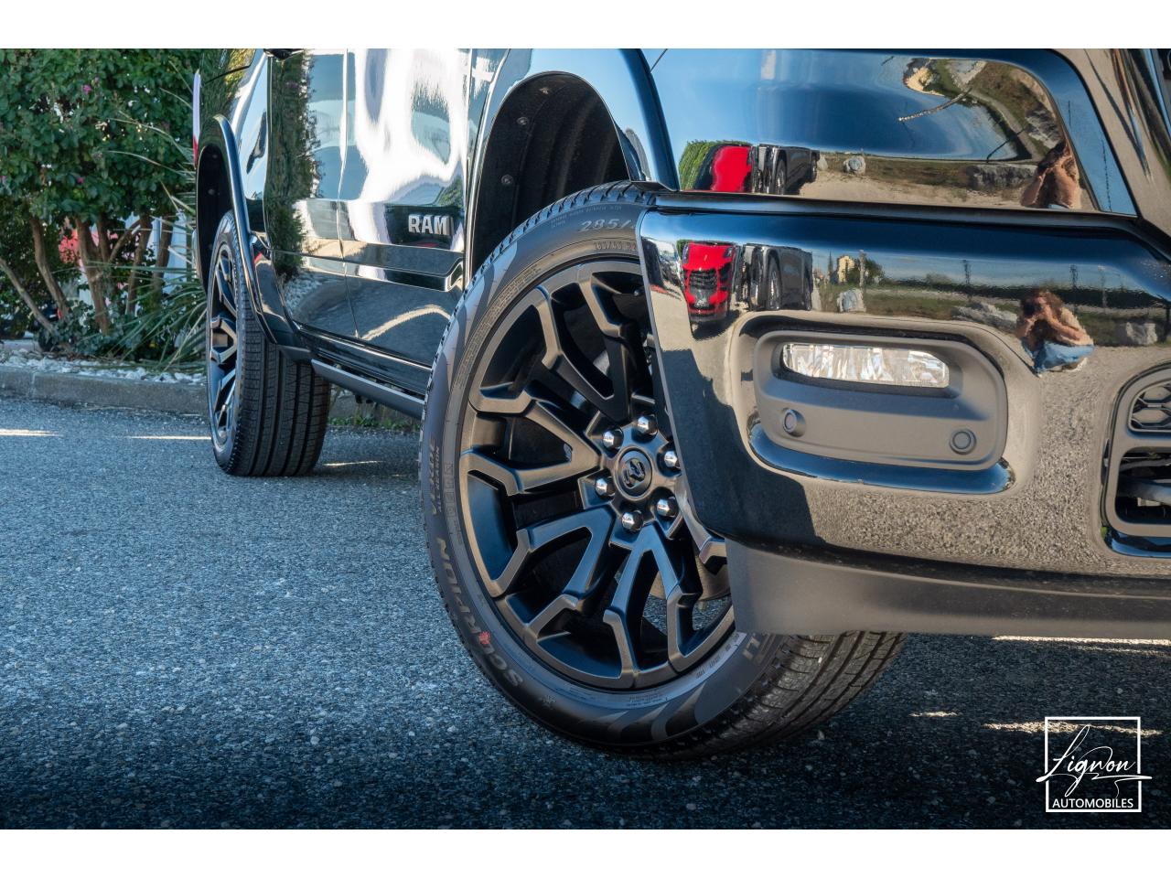 Photo DODGE RAM 1500 CREW LIMITED NIGHT EDITION RAMBOX HAYON MULTI 5.7 V8 400 CH eTORQUE