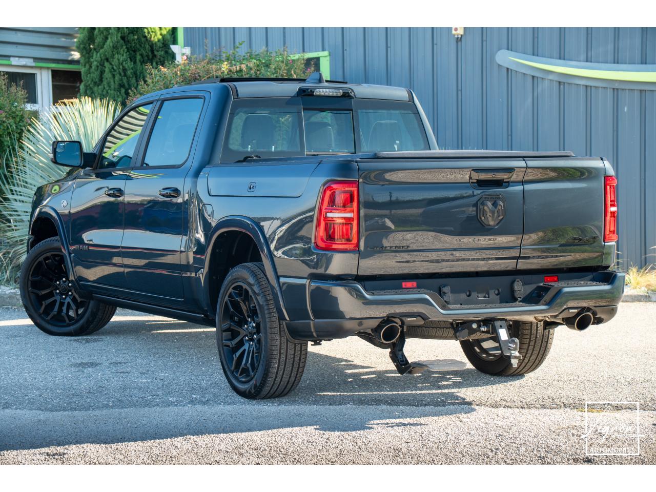 Photo DODGE RAM 1500 CREW LIMITED NIGHT EDITION RAMBOX HAYON MULTI 5.7 V8 400 CH eTORQUE