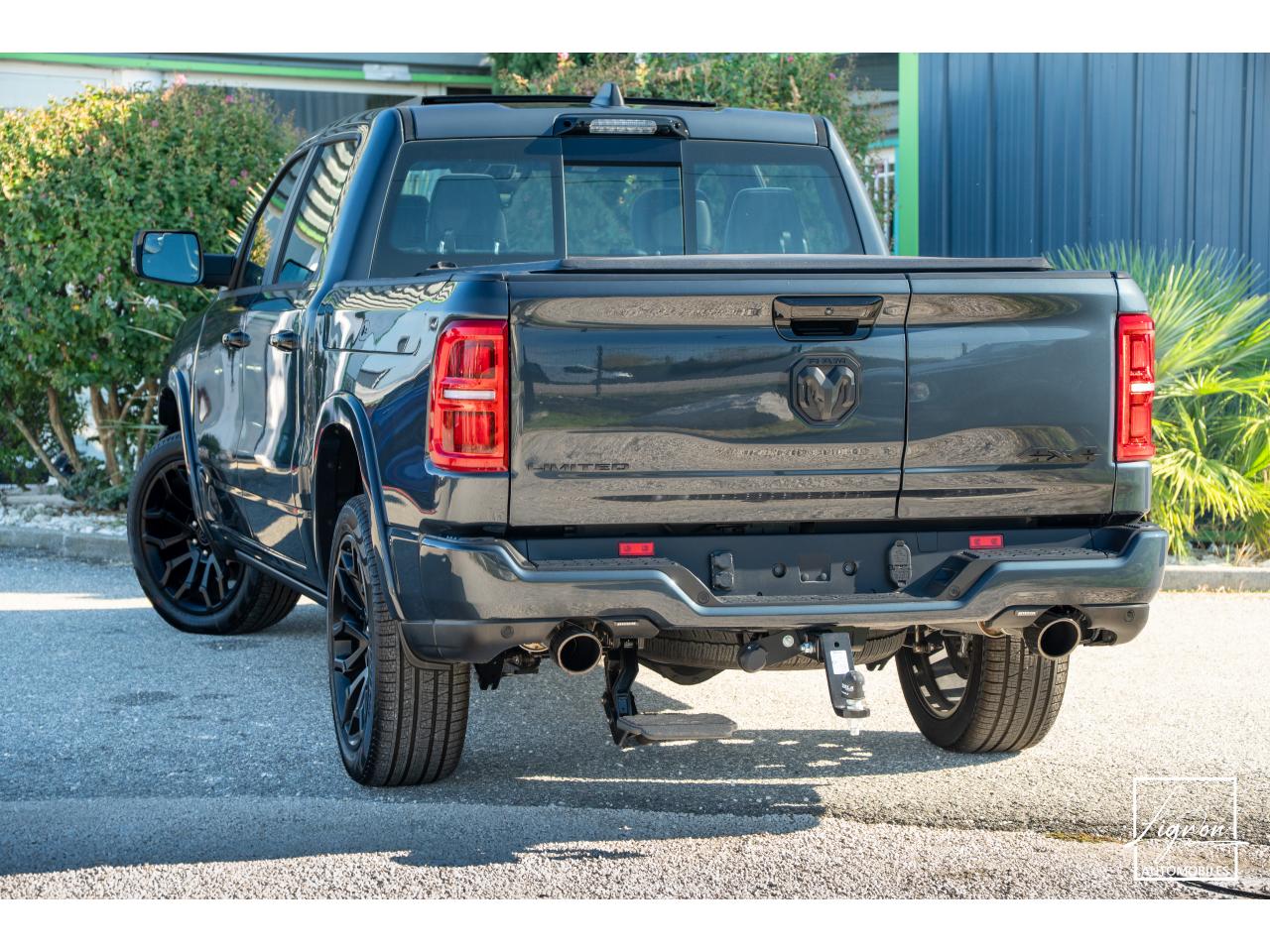Photo DODGE RAM 1500 CREW LIMITED NIGHT EDITION RAMBOX HAYON MULTI 5.7 V8 400 CH eTORQUE