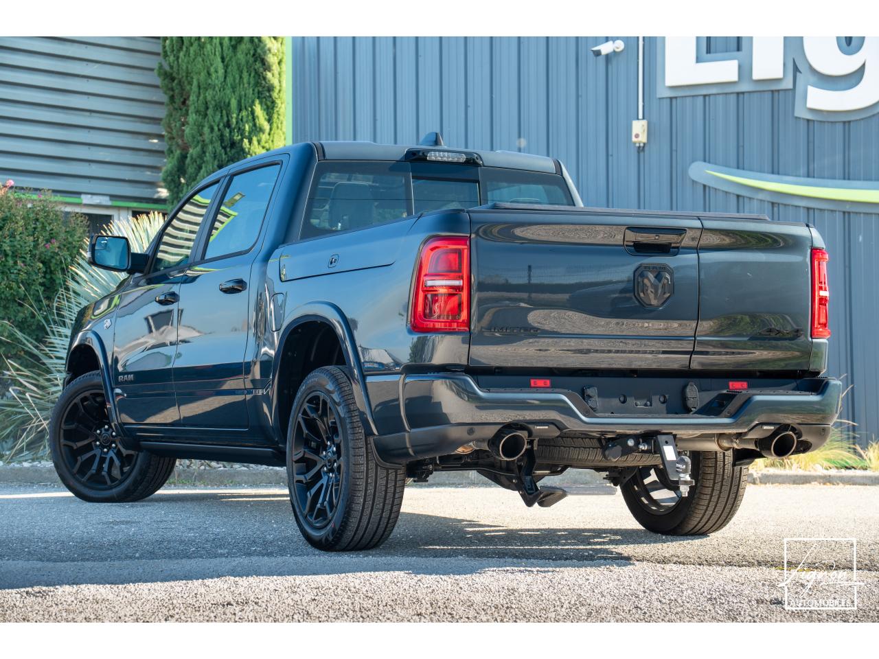 Photo DODGE RAM 1500 CREW LIMITED NIGHT EDITION RAMBOX HAYON MULTI 5.7 V8 400 CH eTORQUE