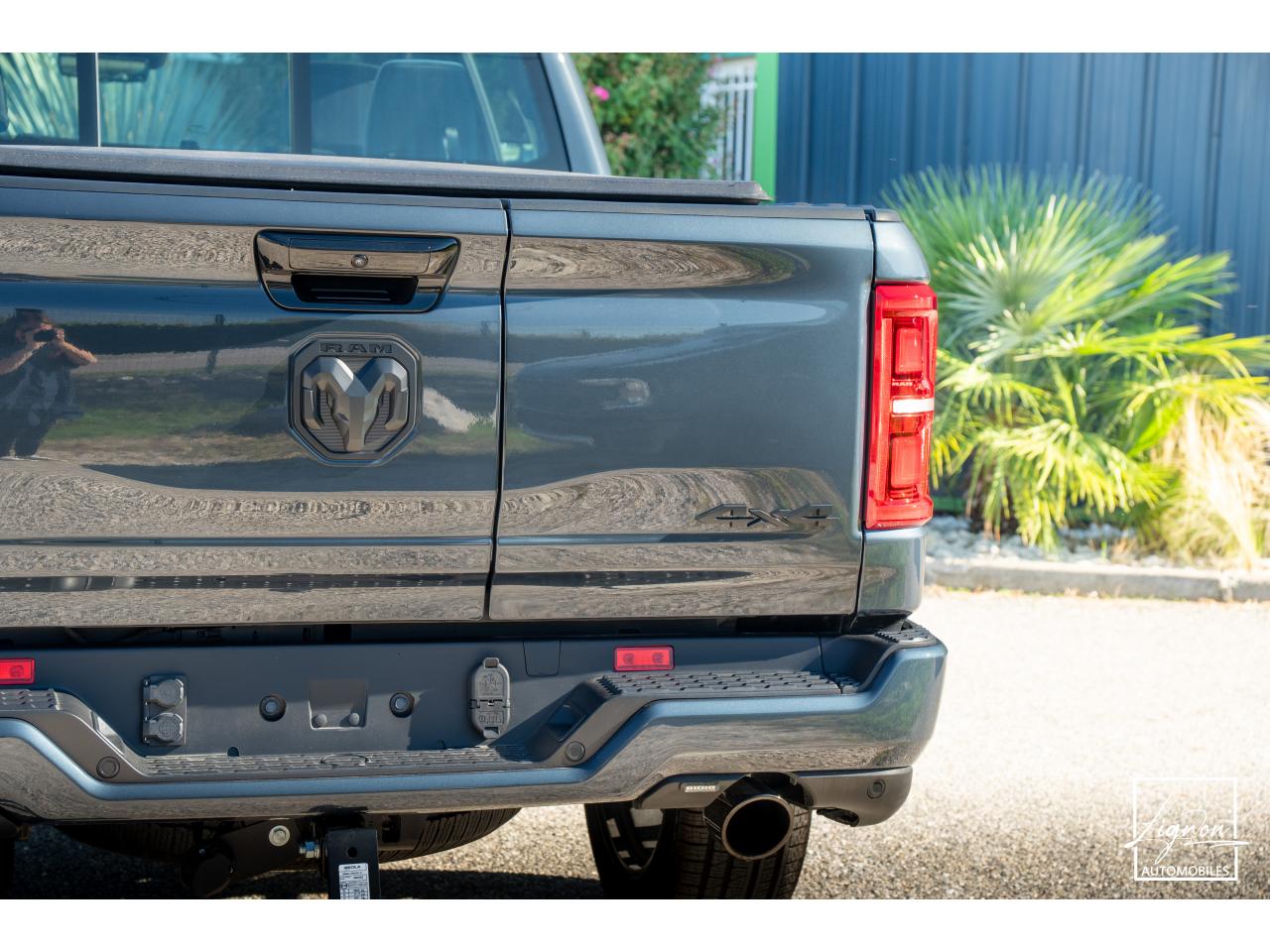 Photo DODGE RAM 1500 CREW LIMITED NIGHT EDITION RAMBOX HAYON MULTI 5.7 V8 400 CH eTORQUE