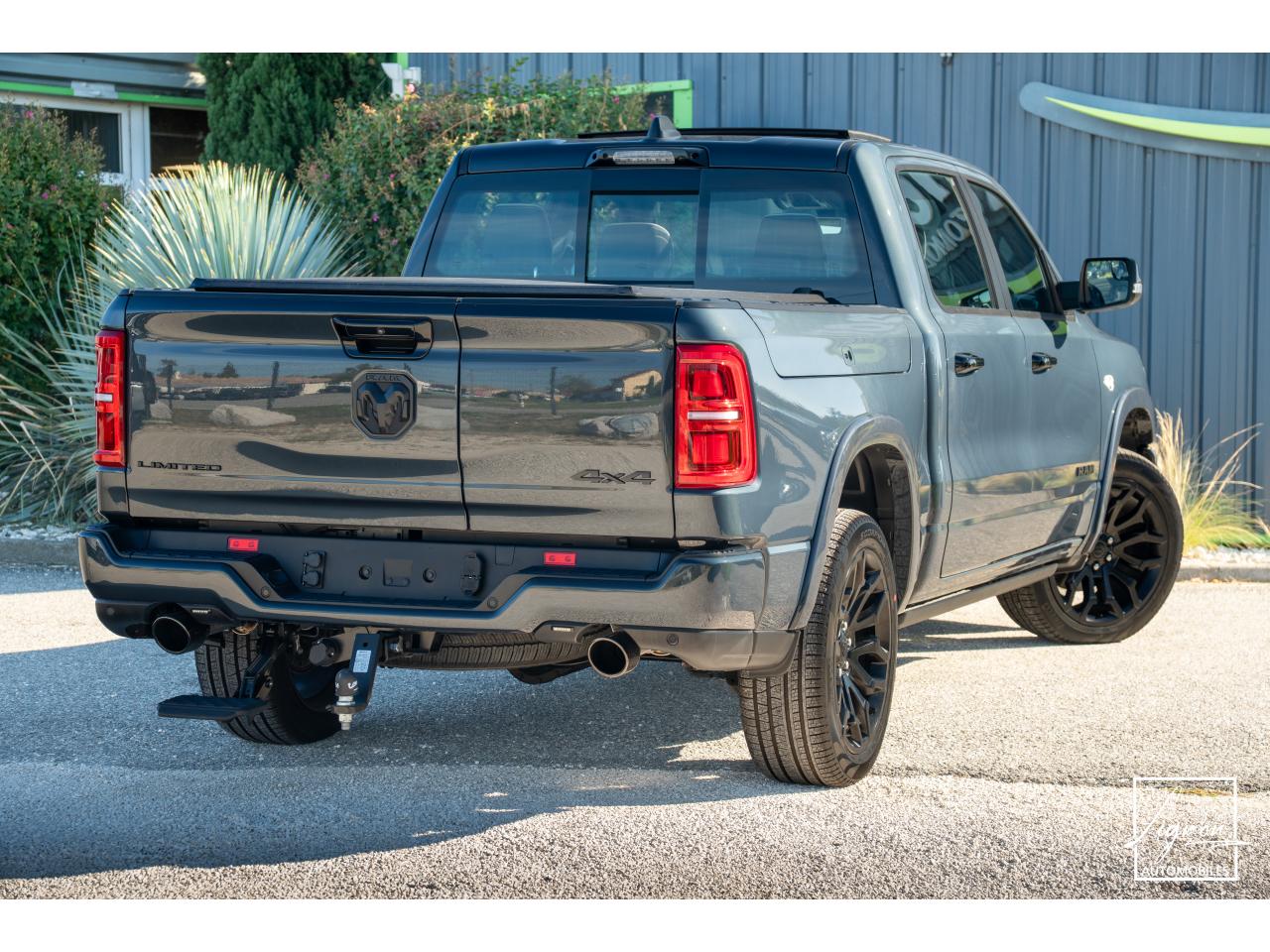 Photo DODGE RAM 1500 CREW LIMITED NIGHT EDITION RAMBOX HAYON MULTI 5.7 V8 400 CH eTORQUE