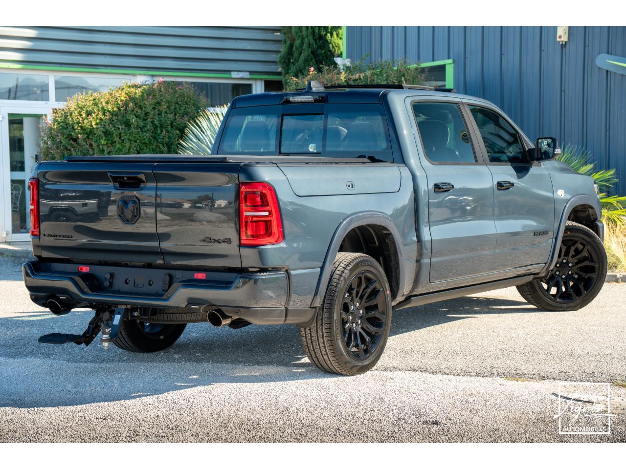 Photo DODGE RAM 1500 CREW LIMITED NIGHT EDITION RAMBOX HAYON MULTI 5.7 V8 400 CH eTORQUE