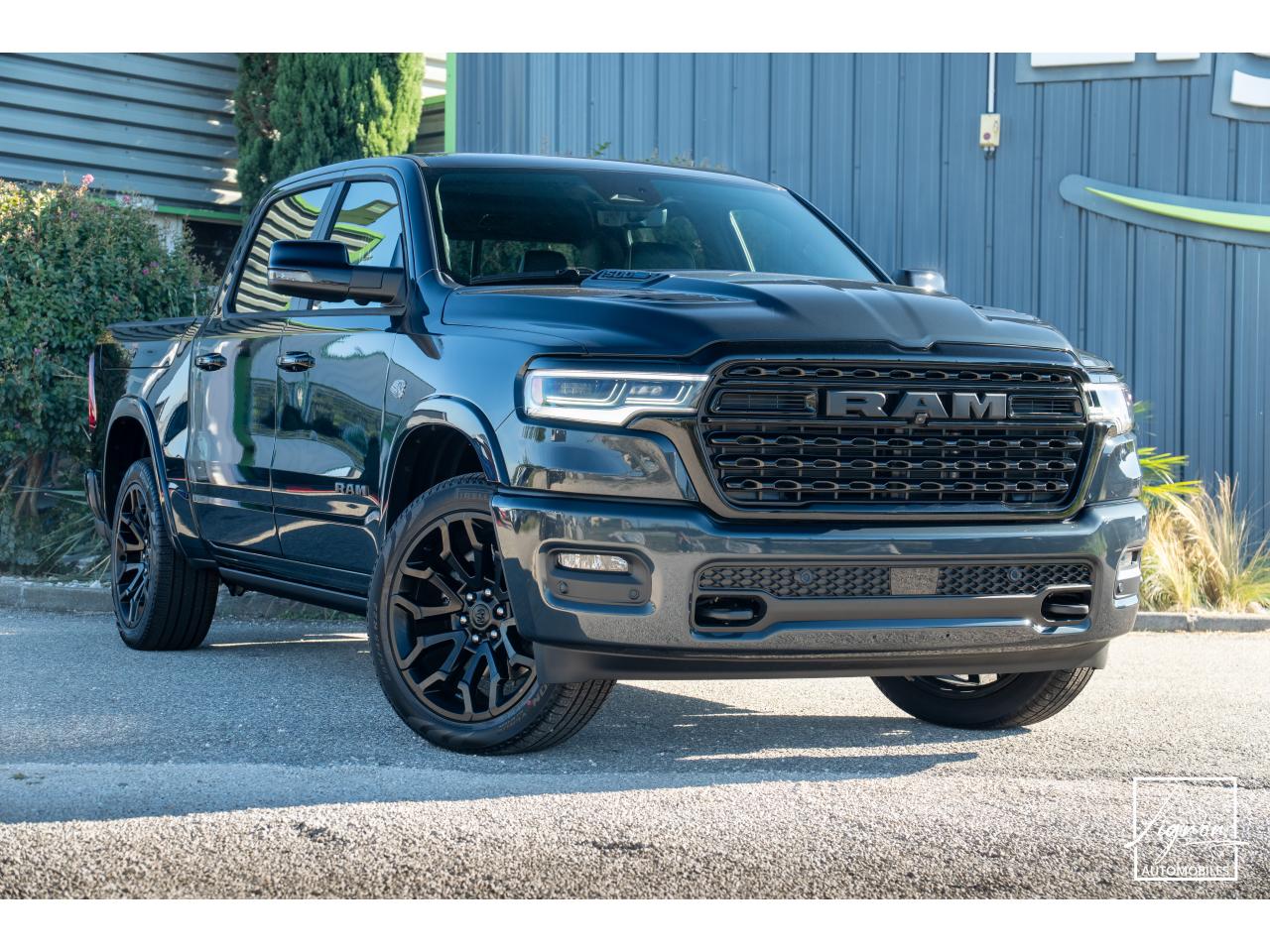 Photo DODGE RAM 1500 CREW LIMITED NIGHT EDITION RAMBOX HAYON MULTI 5.7 V8 400 CH eTORQUE