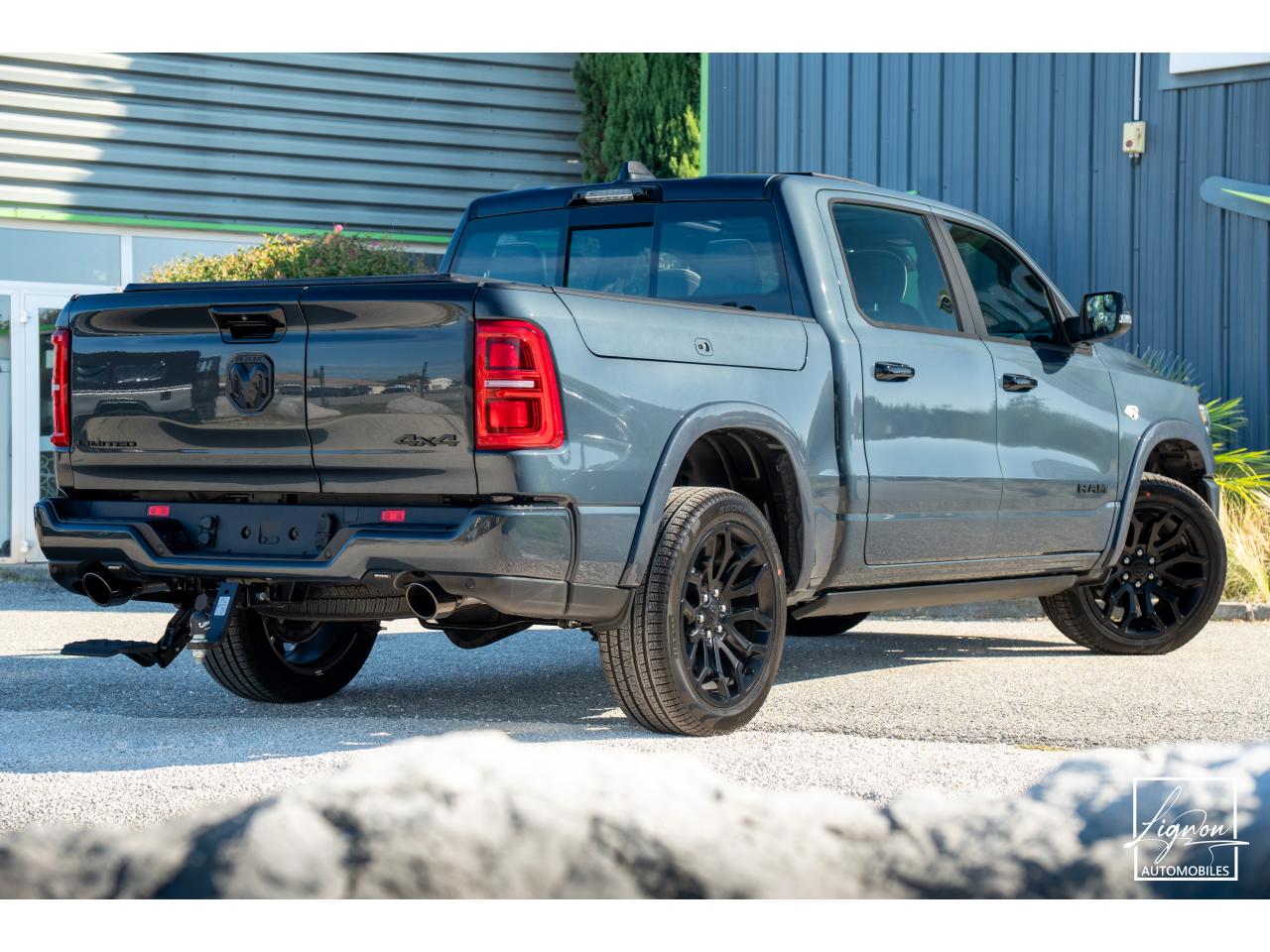 Photo DODGE RAM 1500 CREW LIMITED NIGHT EDITION RAMBOX HAYON MULTI 5.7 V8 400 CH eTORQUE