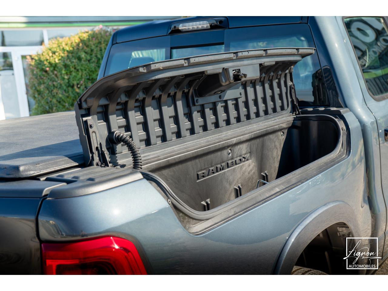 Photo DODGE RAM 1500 CREW LIMITED NIGHT EDITION RAMBOX HAYON MULTI 5.7 V8 400 CH eTORQUE
