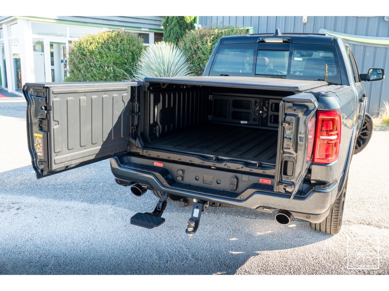 Photo DODGE RAM 1500 CREW LIMITED NIGHT EDITION RAMBOX HAYON MULTI 5.7 V8 400 CH eTORQUE