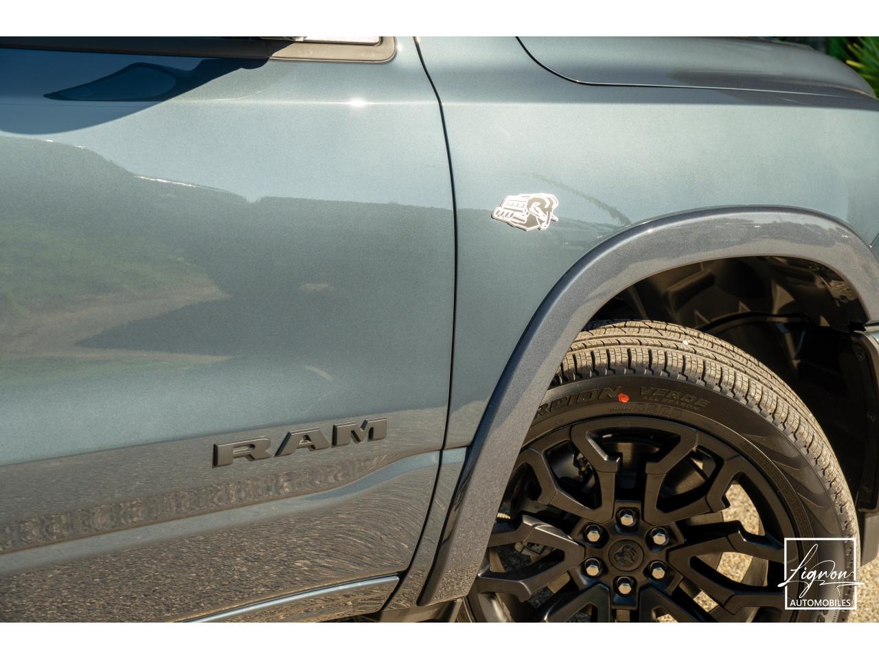 Photo DODGE RAM 1500 CREW LIMITED NIGHT EDITION RAMBOX HAYON MULTI 5.7 V8 400 CH eTORQUE