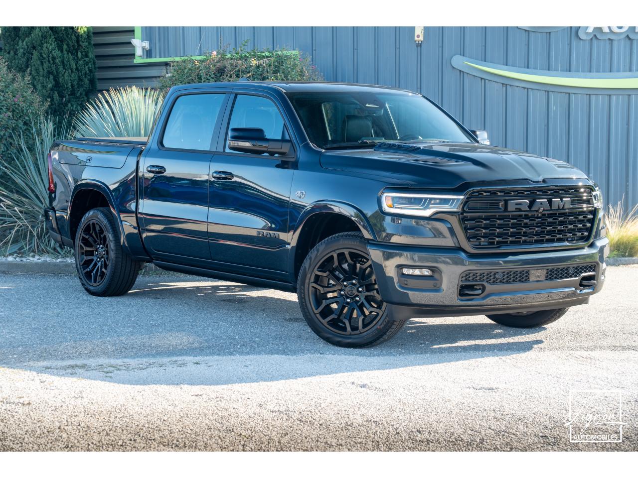 Photo DODGE RAM 1500 CREW LIMITED NIGHT EDITION RAMBOX HAYON MULTI 5.7 V8 400 CH eTORQUE
