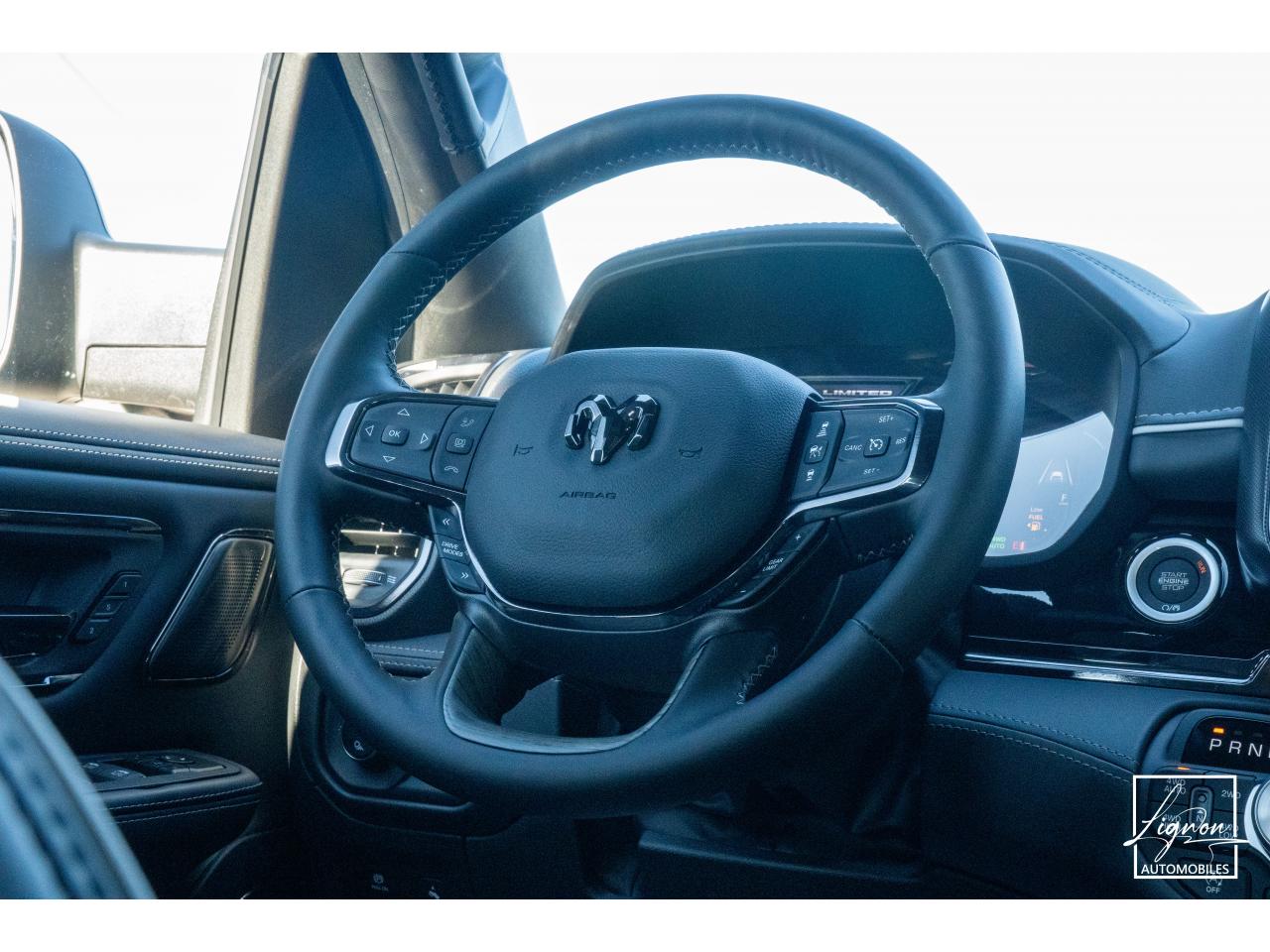 Photo DODGE RAM 1500 CREW LIMITED NIGHT EDITION RAMBOX HAYON MULTI 5.7 V8 400 CH eTORQUE