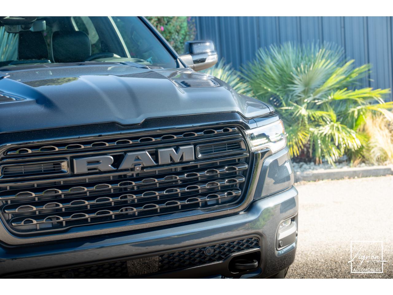 Photo DODGE RAM 1500 CREW LIMITED NIGHT EDITION RAMBOX HAYON MULTI 5.7 V8 400 CH eTORQUE