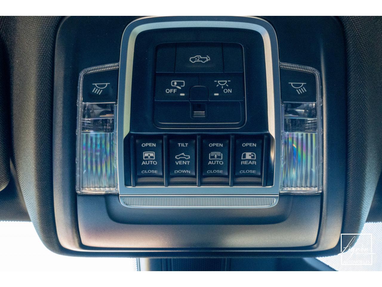 Photo DODGE RAM 1500 CREW LIMITED NIGHT EDITION RAMBOX HAYON MULTI 5.7 V8 400 CH eTORQUE
