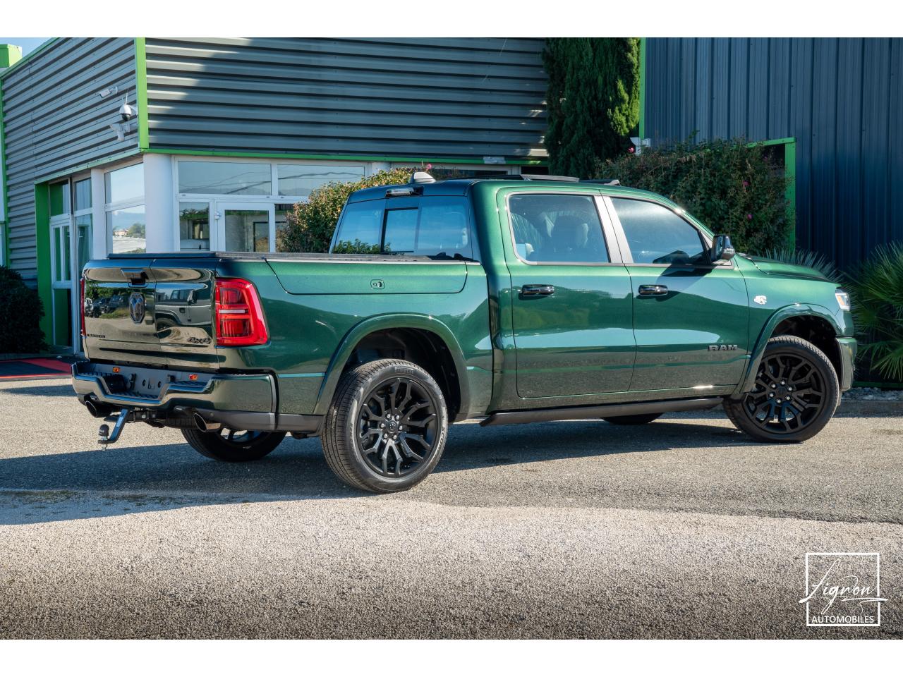 Photo DODGE RAM 1500 CREW LIMITED NIGHT EDITION RAMBOX HAYON MULTI 5.7 V8 400 CH eTORQUE