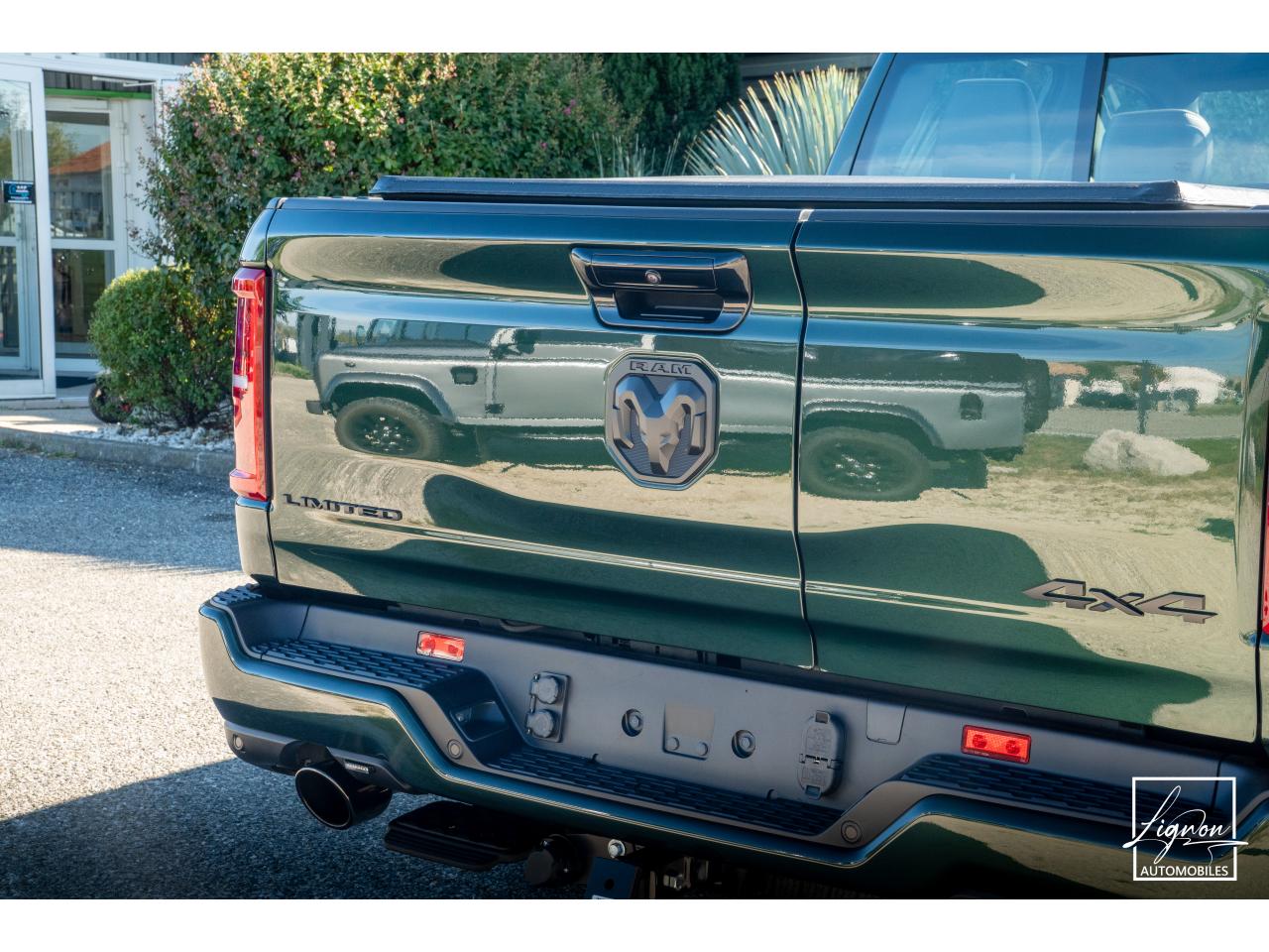 Photo DODGE RAM 1500 CREW LIMITED NIGHT EDITION RAMBOX HAYON MULTI 5.7 V8 400 CH eTORQUE